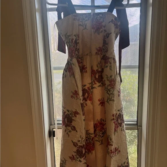 Francesca's Collections Floral Dress - Cream and Red - Picture 4 of 4